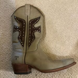 Beautiful & Excellent condition Daisy Duke Vintage Frye Boots